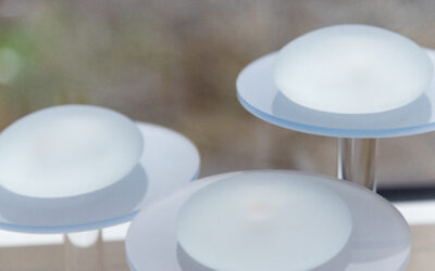 Vilka implantatmärken används vid bröstförstoring?